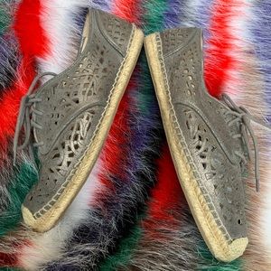 VINCE CAMUTO METALLIC ESPADRILLES